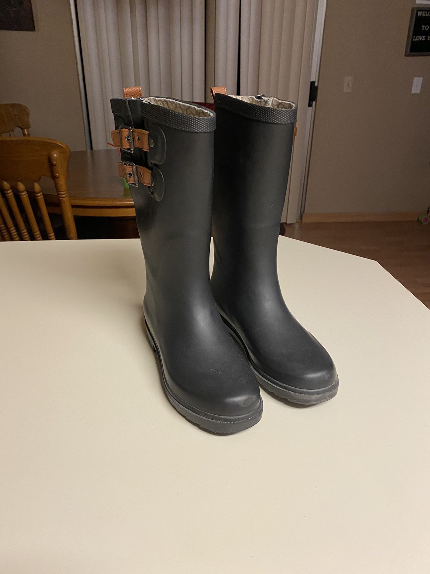 Top Solid Rain Boots Size 5