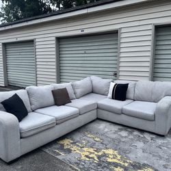 Light Grey sectional Couch (Delivery Available!)