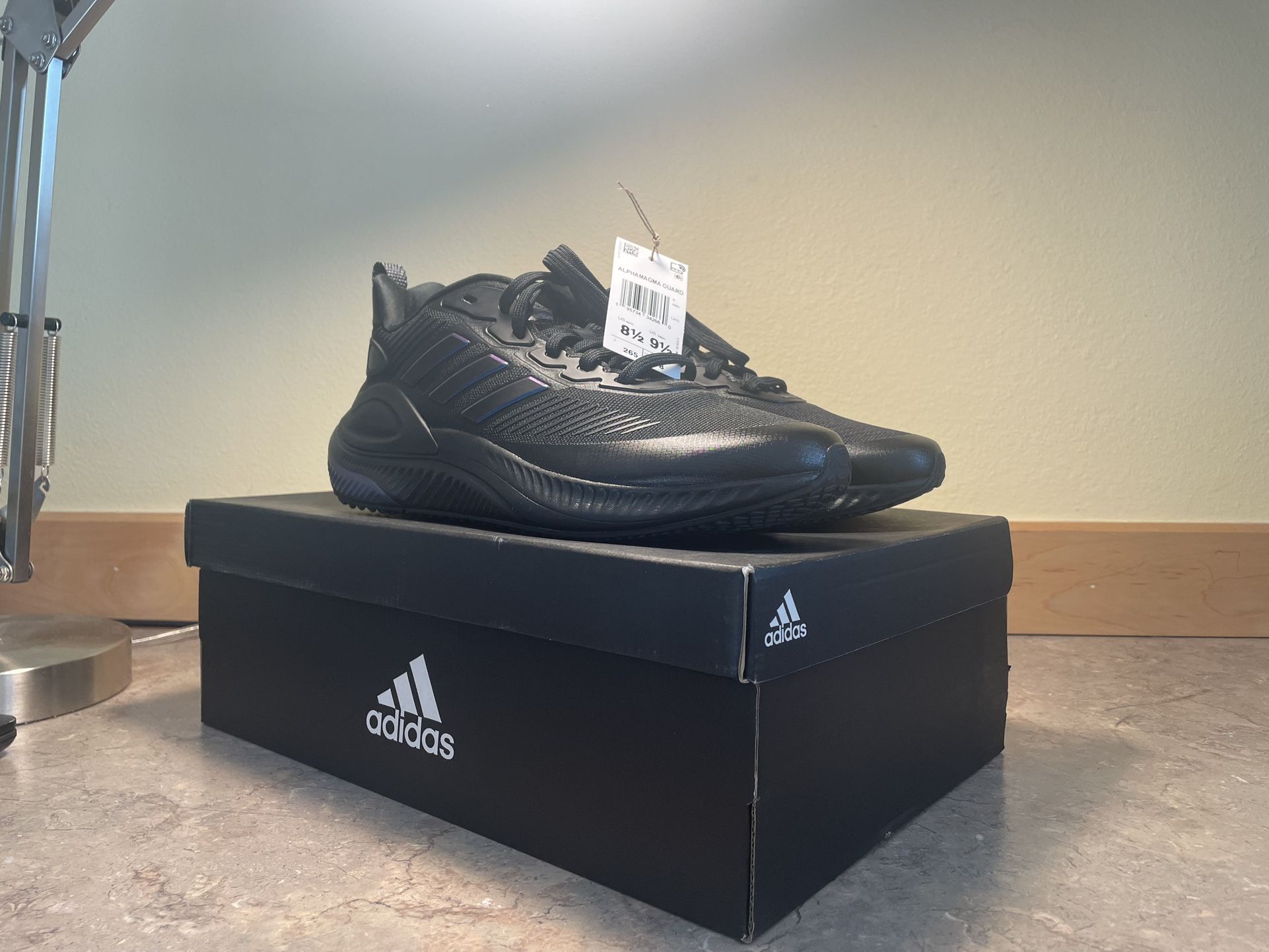 Alphamagma Guard Running Shoe, Size 8.5 Mens