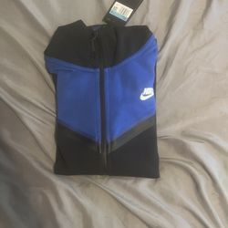 Medium Nike Tech Fleece