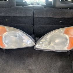 2002-2006 Honda CR-V Headlights 