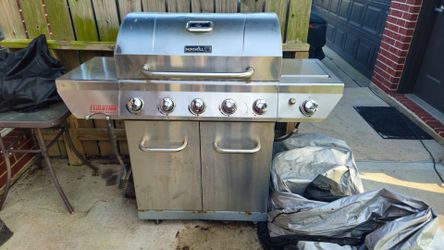 5 burner Nexgrill with Propane Tank