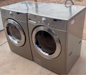 LG Tromm Front-Load Washer and Dryer Set