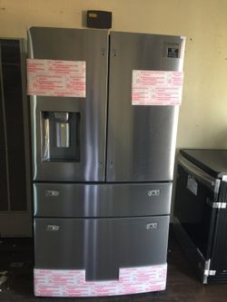 Samsung 28 cu ft 4 door French door refrigerator with ice maker (fingerprint resistant stainless steel)