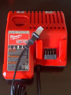 Milwaukee M12 and M18 12-Volt/18-Volt Lithium-Ion Multi-Voltage Battery Charger