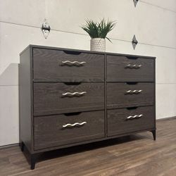 LIKE NEW Gray 6-Drawer Nursery Dresser w/ Silver Knobs