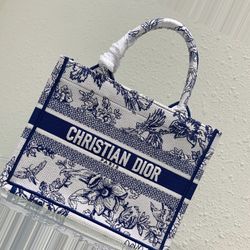 Embroidered Bag 