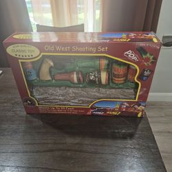 Classic Toy  OLD WEST SHOOTING Set