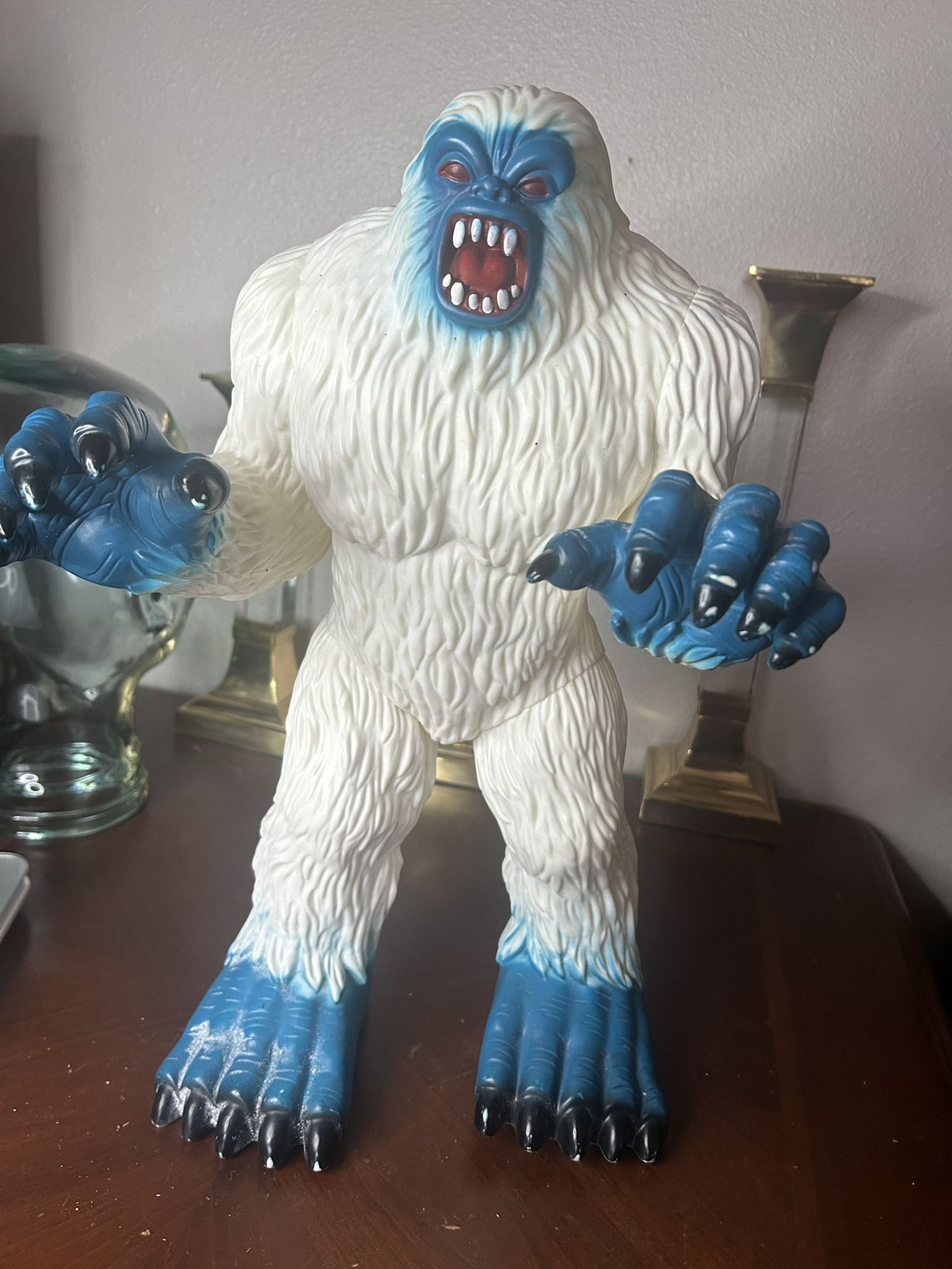 Toys R Us Exclusive YETI Abominable Snowman 15" Figure Maidenhead Rare 2015