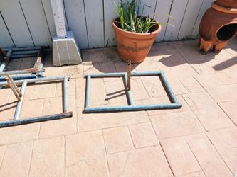 Metal fence stand s