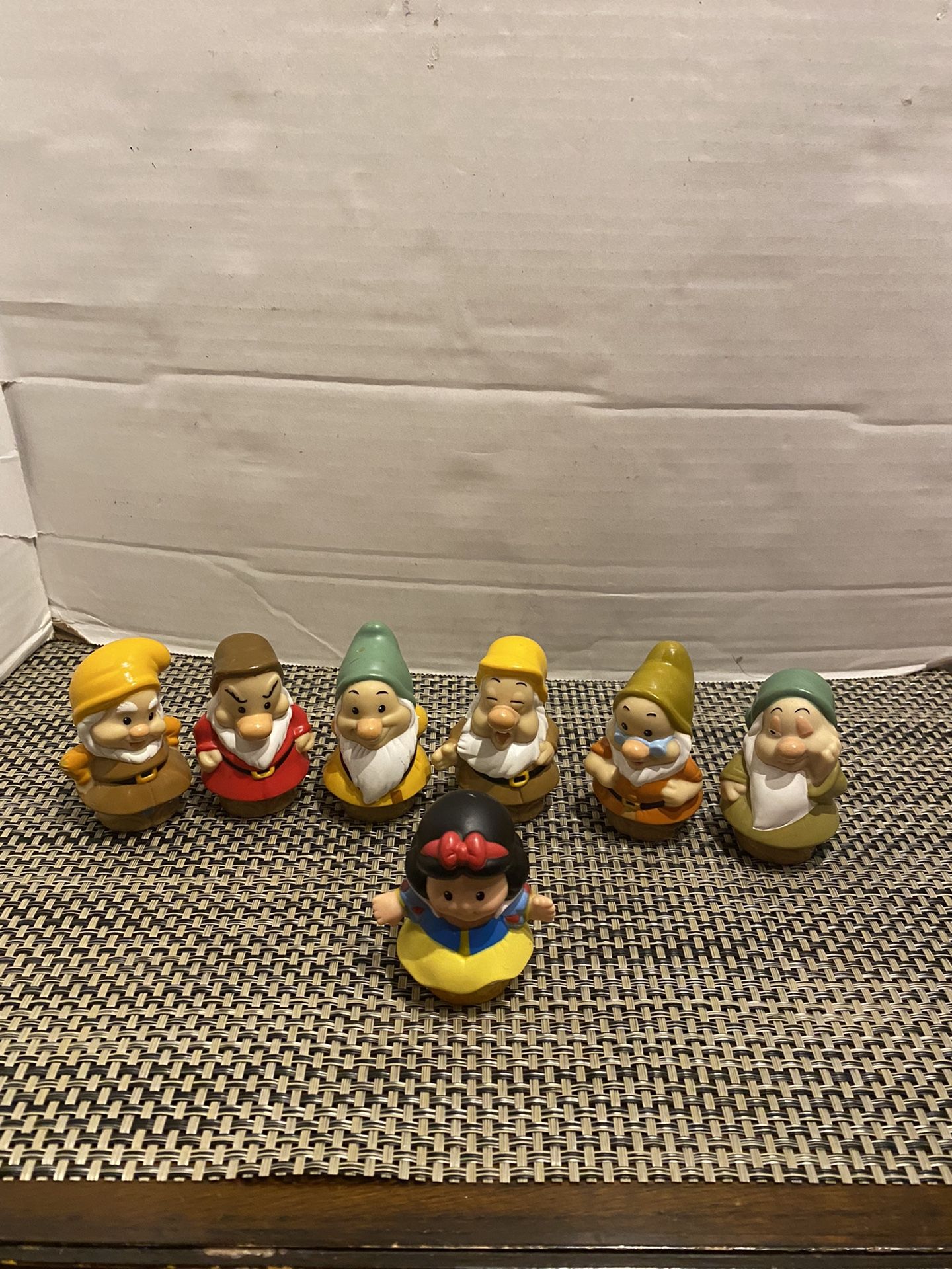 Fisher Price Little People Snow White’s Seven Dwarfs Missing 1 Dwarf