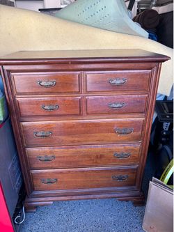 Beautiful solid oak dresser