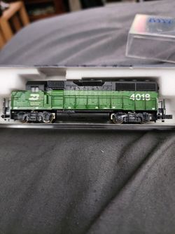 Kato N scale BN 4018 train