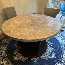 Round Table With Rug