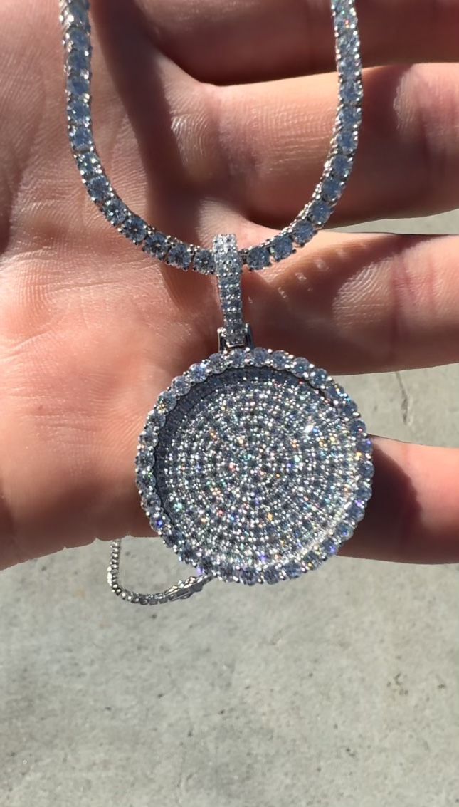 .925 Silver Coin Pendant. Vvs Moissanite