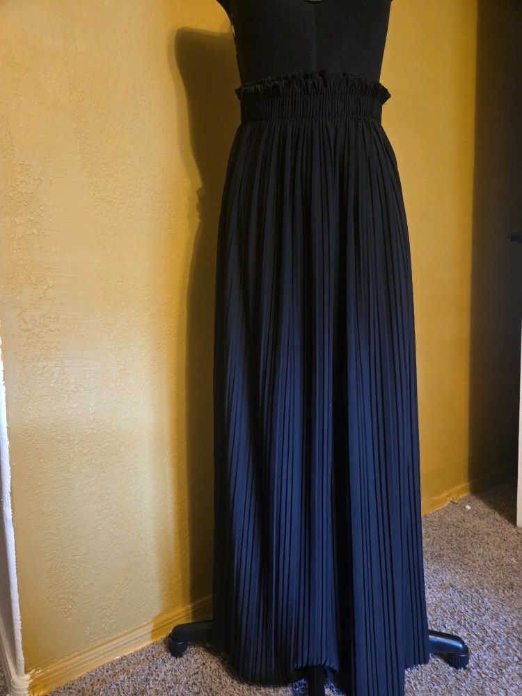 black pleated maxi skirt with a ruffled elastic waistband