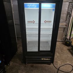 True Mfg 11 Cubic Feet Glass Door Commercial Merchandiser Cooler Refrigerator 