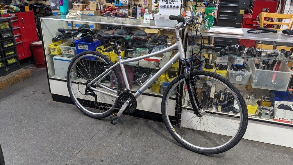 Raleigh Hybrid Route 3.0