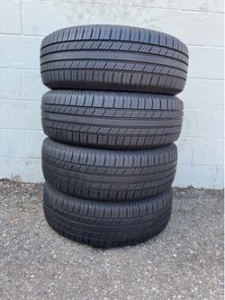 225 65 17 Michelin defender tires set of 4