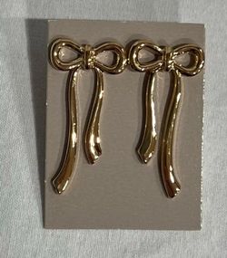 Avon Sculptured Bow Earrings (Cash Only)