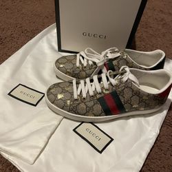 GUCCI ACE GG SUPREME SNEAKER WITH BEES