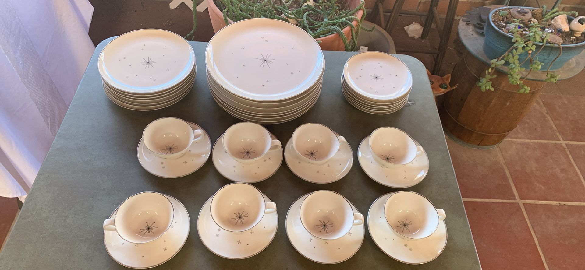 Like New 38 Piece Evening Star pattern by Syracuse China, a classic Mid-Century Modern design produced from 1955 to 1967.