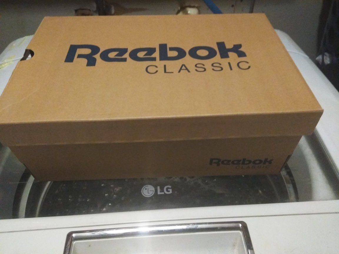 Brand new Reebok classic 8 1/2
