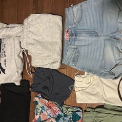 37 Piezas De Ropa  De Mujer SML Buenas Condiciones $10 Por Toda 