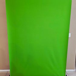 Retractable Green Screen 62"x82"
