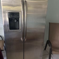 Refrigerator 