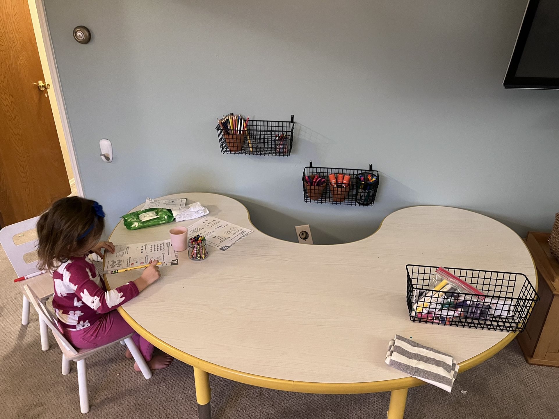 Lakeshore kidney Table