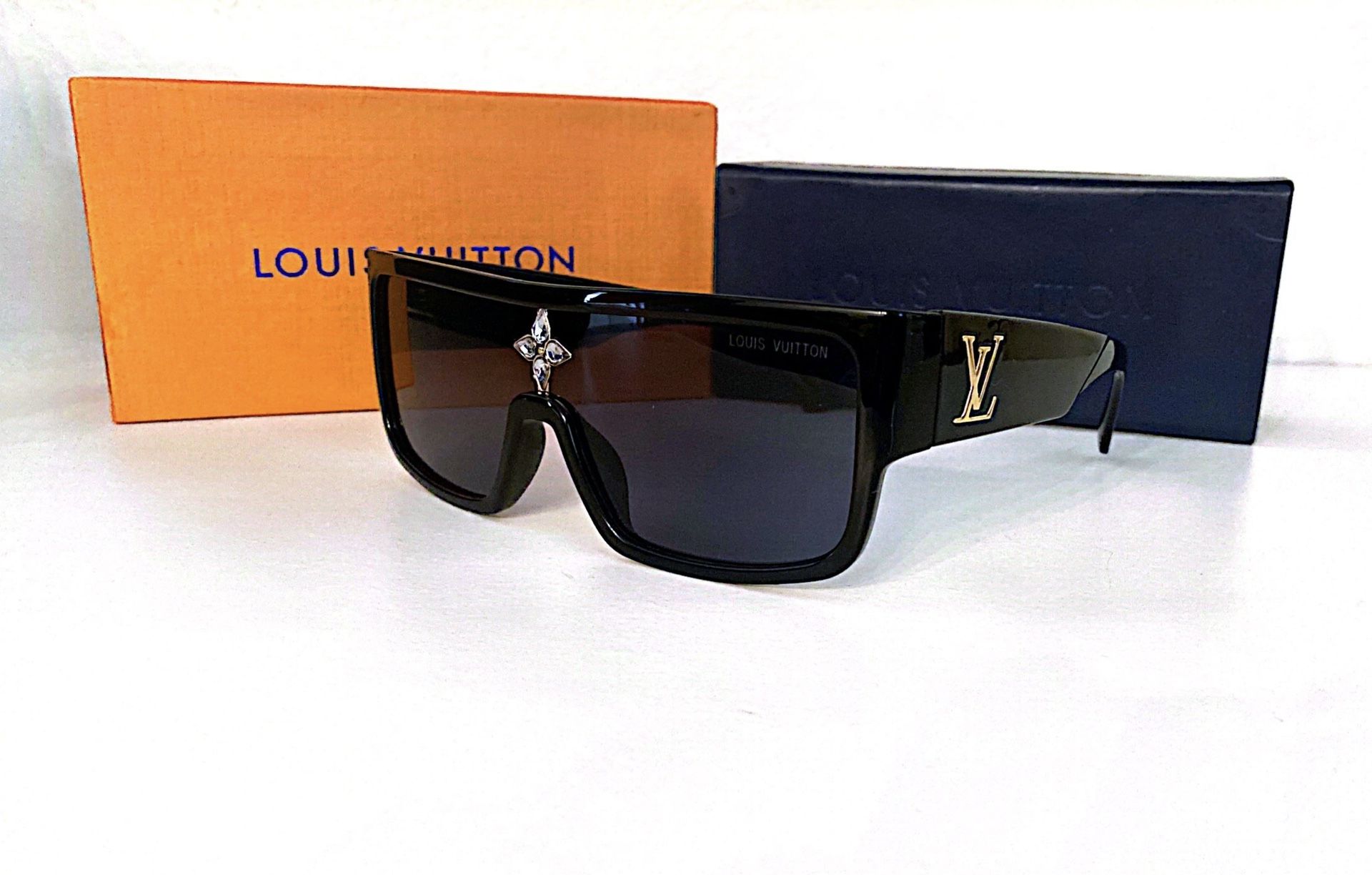 New LV SPORT  Oval Black 