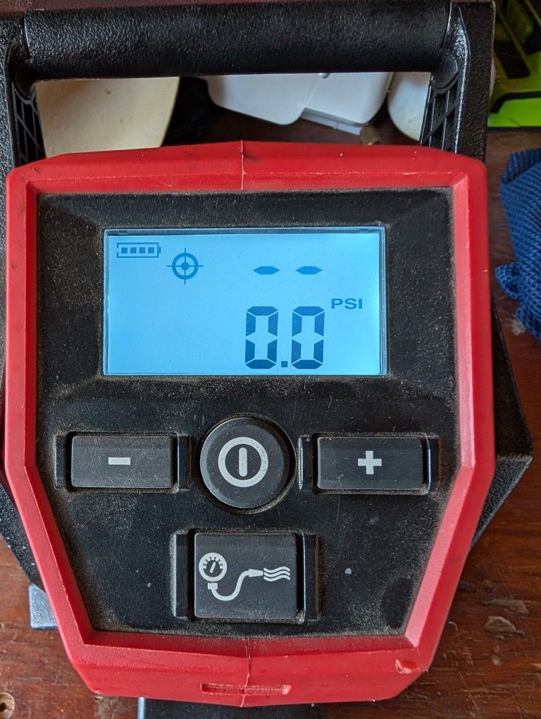 Milwaukee M12 Air Inflater