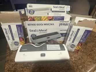 Seal a Meal by FoodSaver Vacuum Sealer Bundle