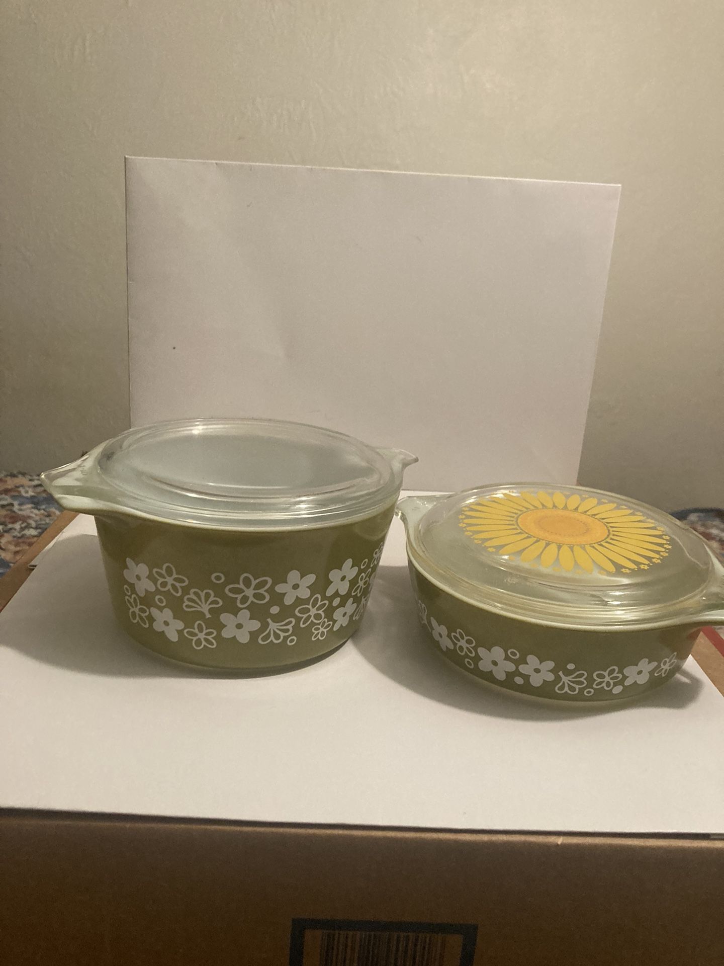  Pyrex Ovenware 473: 1 Qt. Dish With Lid and a Vintage Pyrex 1 pt dish with lid.