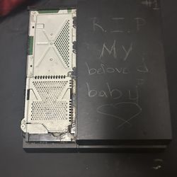 PS4 Regular U Need Controller And Cords