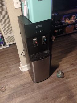 Igloo water dispenser