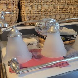 Bathroom Fixtuer Light Towel Rack And Faucet 