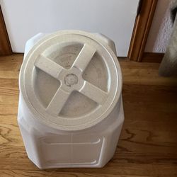Dig Food Bin 