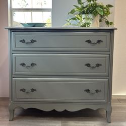 Elegant French Style Dresser – Sage Green – Lined Drawers – 40”