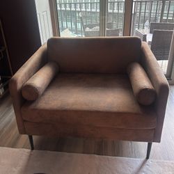 1.5-Seat Round Barrel Chair with Pillows