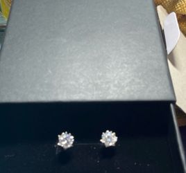 VVS1 Earrings ( Message For Inquiries )