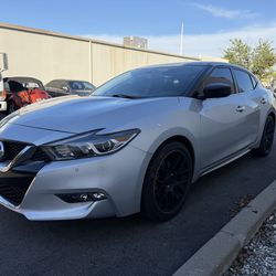 2016 Nissan maxima
