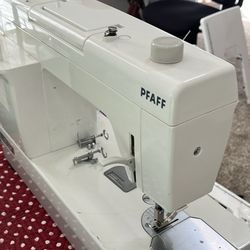 Pfaff Sewing/quilting Machine 