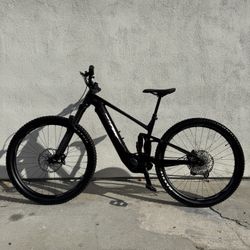 GIANT STANCE E+ • Full Suspension E-MTB I Only 6 Miles