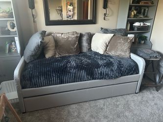 Upholstered Daybed with Trundle