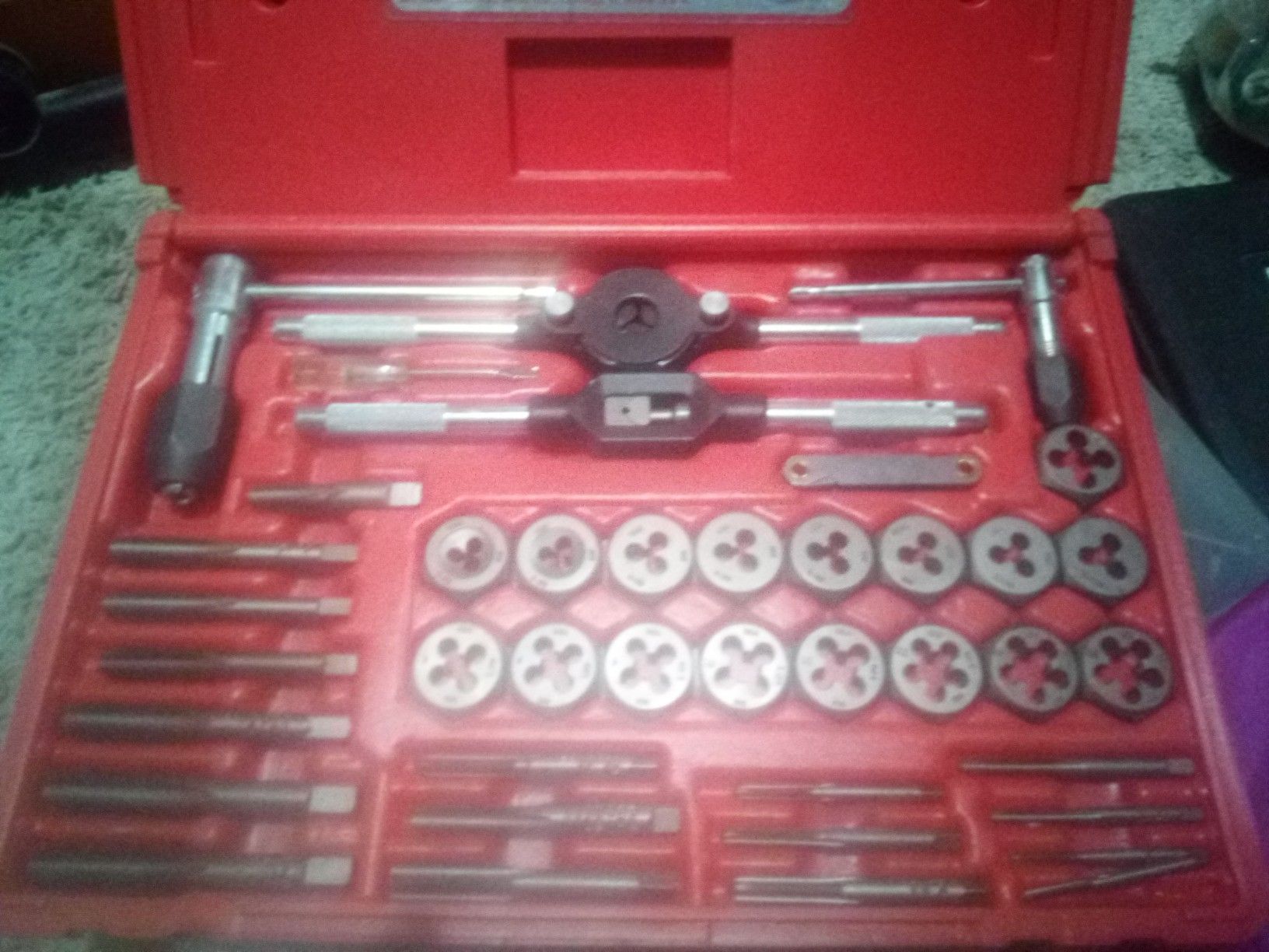 Dayton- 40 Piece Metric Tap & Die Set