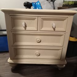 Dresser/ Nightstand 