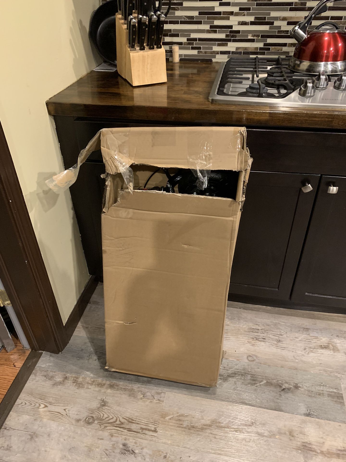 (Brand New In The Box ) Razor E100 Glow Electric Scooter 10 mph & 40 mins Ride Time