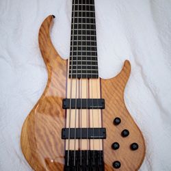 Harley Benton BZ-6000 Deluxe 6 String Bass